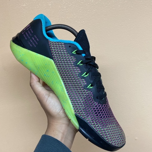 Nike Metcon 5 AMP “Black/Green Strike/Blue Fury/Fire Pink” - Picture 13 of 16